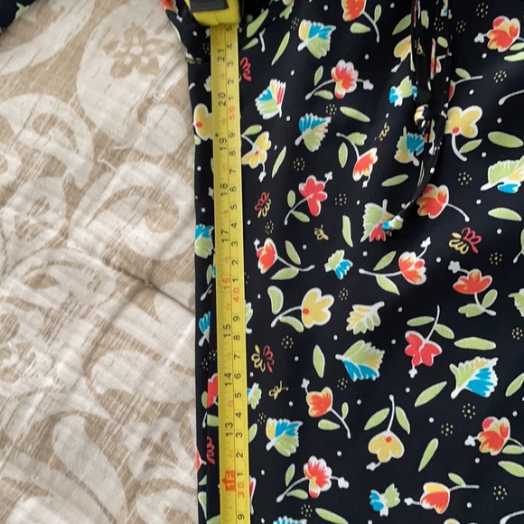 Colorful Floral & Black Cropped Pants - Picture 7 of 7